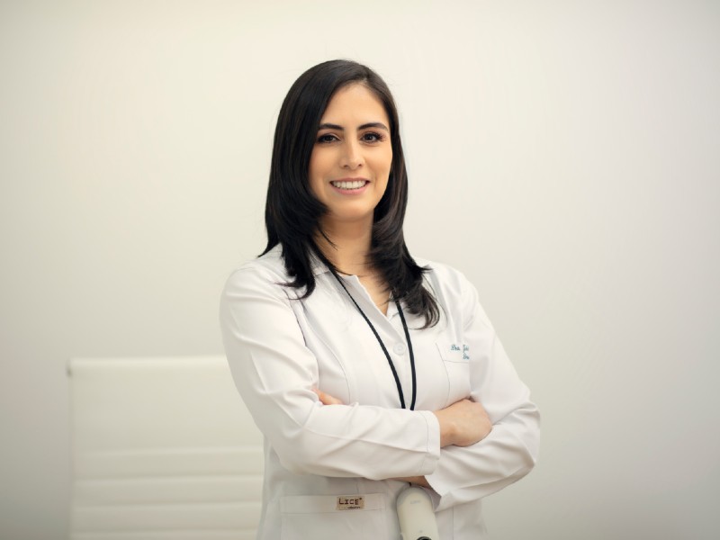 Dra-Gabriela-Cabezas-Dermatologo-Quito-Dermatologia1-min